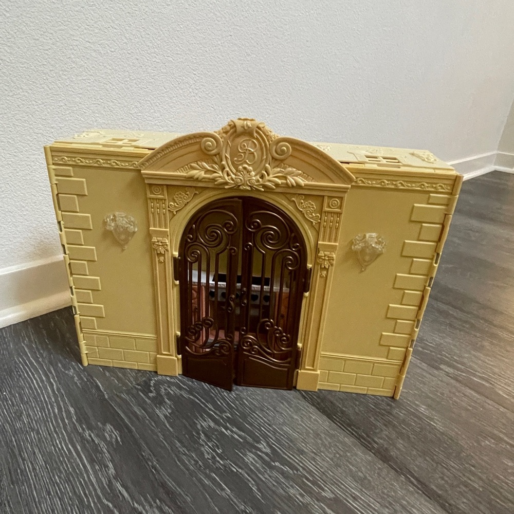Bratz World Fold Up House
